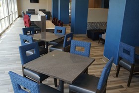 La Quinta Inn & Suites by Wyndham Bloomington