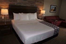 La Quinta Inn & Suites by Wyndham Bloomington