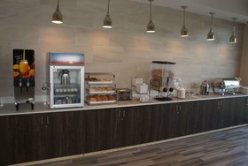 La Quinta Inn & Suites by Wyndham Bloomington