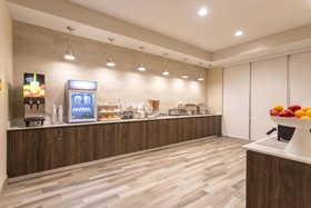 La Quinta Inn & Suites by Wyndham Bloomington