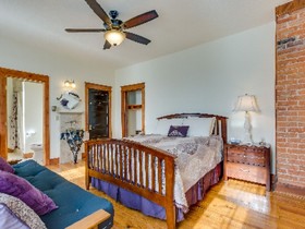 Persimmon Inn
