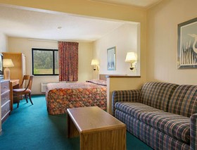 Super 8 by Wyndham Bloomington