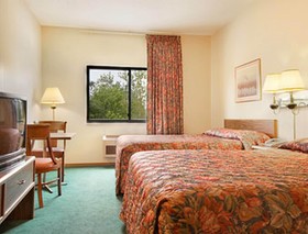 Super 8 by Wyndham Bloomington
