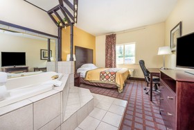 Super 8 by Wyndham Bloomington