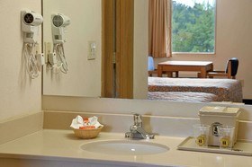 Super 8 by Wyndham Brownsburg