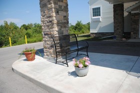 Cobblestone Hotel & Suites - Charlestown