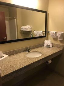 Cobblestone Hotel & Suites - Charlestown
