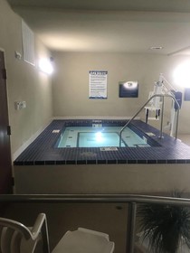 Cobblestone Hotel & Suites - Charlestown