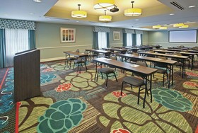 La Quinta Inn & Suites by Wyndham Columbus - Edinburgh