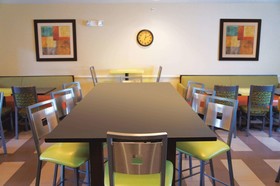La Quinta Inn & Suites by Wyndham Columbus - Edinburgh