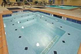 La Quinta Inn & Suites by Wyndham Columbus - Edinburgh