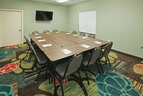 La Quinta Inn & Suites by Wyndham Columbus - Edinburgh