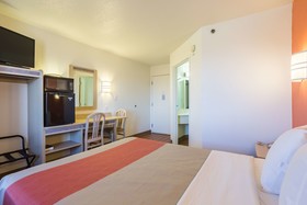 Motel 6 Dale