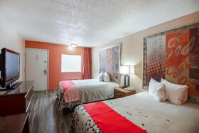 Hotel O Daylight Inn Elkhart I-90, IN