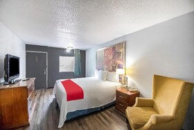 Hotel O Daylight Inn Elkhart I-90, IN