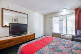 Hotel O Daylight Inn Elkhart I-90, IN