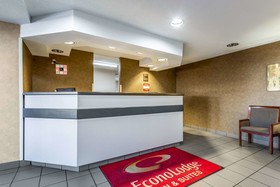 Econo Lodge Inn & Suites
