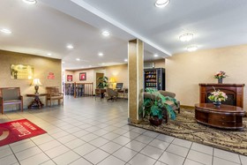 Econo Lodge Inn & Suites