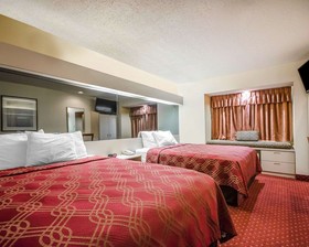 Econo Lodge Inn & Suites