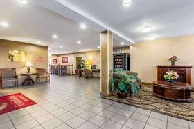 Econo Lodge Inn & Suites