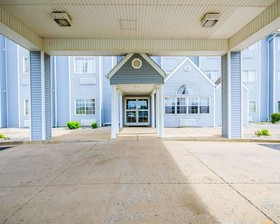 Econo Lodge Inn & Suites