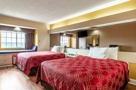 Econo Lodge Inn & Suites