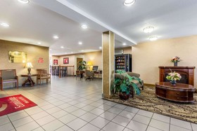 Econo Lodge Inn & Suites