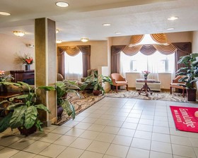 Econo Lodge Inn & Suites