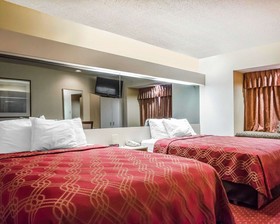 Econo Lodge Inn & Suites
