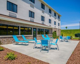 Red Roof Inn & Suites Ferdinand