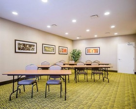 Red Roof Inn & Suites Ferdinand