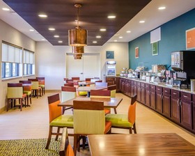 Red Roof Inn & Suites Ferdinand