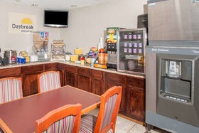 Days Inn by Wyndham Fort Wayne