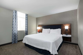 Hampton Inn & Suites Fort Wayne Downtown