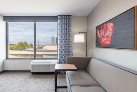 Hampton Inn & Suites Fort Wayne Downtown