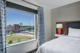 Hampton Inn & Suites Fort Wayne Downtown