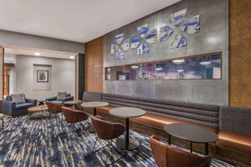 Hampton Inn & Suites Fort Wayne Downtown