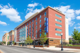 Hampton Inn & Suites Fort Wayne Downtown
