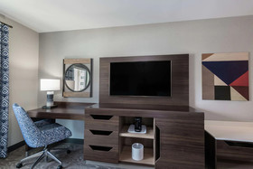 Hampton Inn & Suites Fort Wayne Downtown