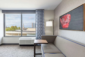 Hampton Inn & Suites Fort Wayne Downtown