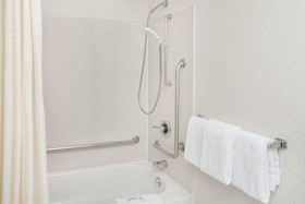 Travelodge by Wyndham Fort Wayne North