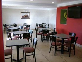Travelodge by Wyndham Fort Wayne North