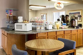 Super 8 by Wyndham Frankfort IN