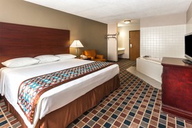 Super 8 by Wyndham Frankfort IN