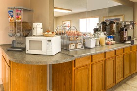 Super 8 by Wyndham Frankfort IN