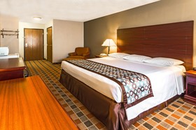 Super 8 by Wyndham Frankfort IN