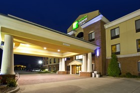 Holiday Inn Express Hotel & Suites Goshen