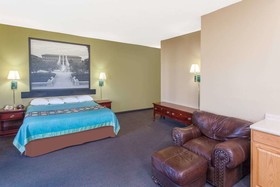 Super 8 by Wyndham Goshen