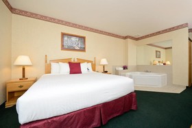 Best Western Plus Howe Inn