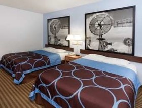 Super 8 by Wyndham Huntington